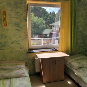 Pokój z dwoma pojedynczymi łóżkami